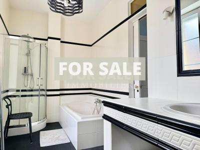 Pretty House with Parking and Private Parking