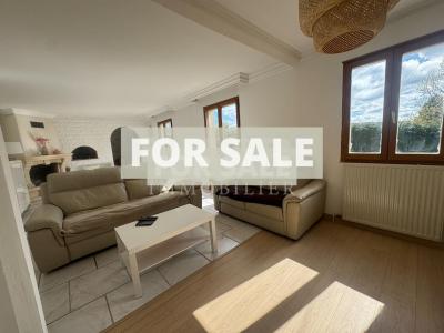 Detached Country House with Landscaped Garden