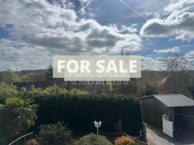 Detached Country House with Landscaped Garden