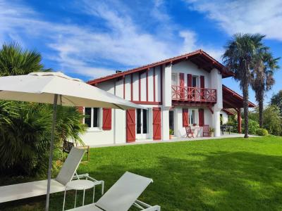 Architect Designed House With Pool And Breathtaking Views