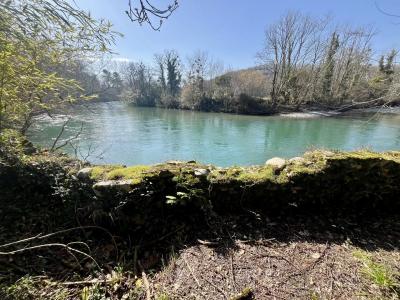 Manor House With Outbuildings with Private Access To The River