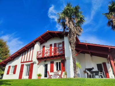 Architect Designed House With Pool And Breathtaking Views