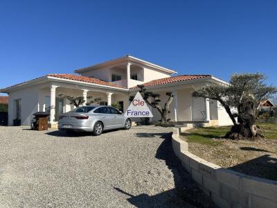 Detached Villa with Annexe Apartment with Garden