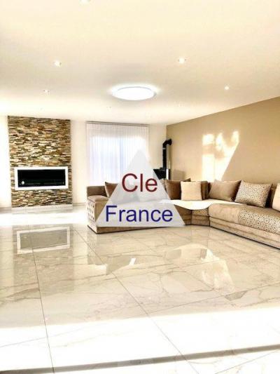 Detached Villa with Annexe Apartment with Garden