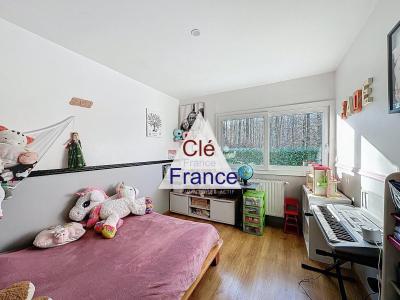 Detached House with Landscaped Garden