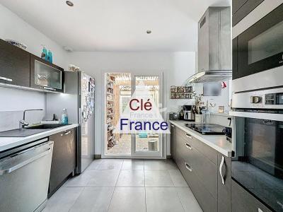 Detached House with Landscaped Garden