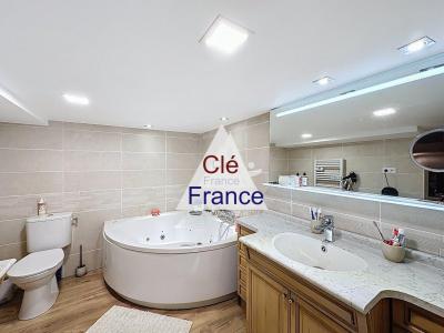 Detached House with Landscaped Garden