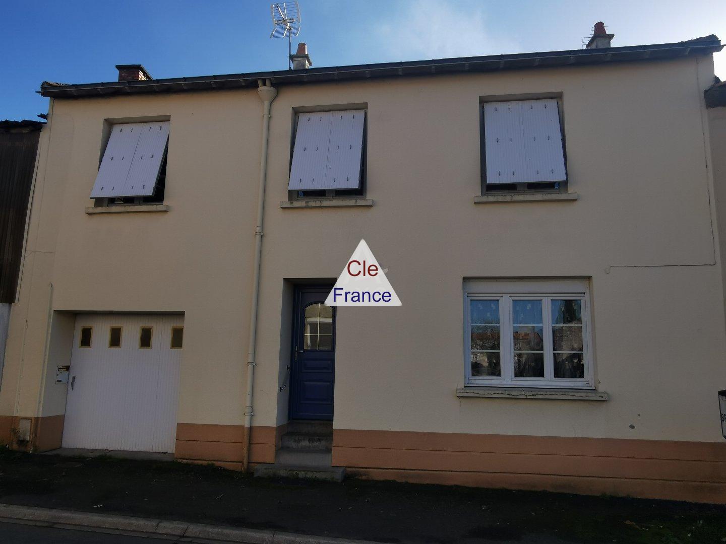 Main Photo of a 3 bedroom  Town House for sale