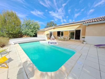 Detached Villa with Swimming Pool