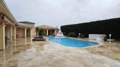 Stunning Detached Villa with Swimming Pool