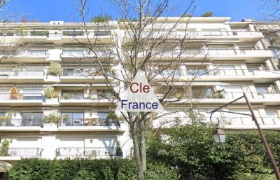 Three Bedroom Paris Apartment with Terrace and Parking