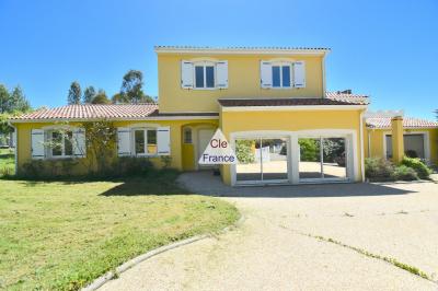 Wow - Detached Villa with Pool and Open Views