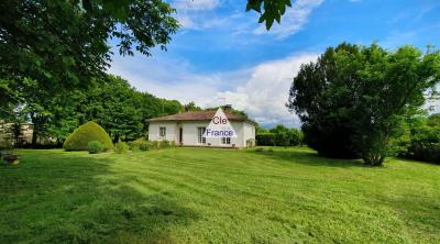 Quality Detached House with Landscaped Garden