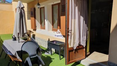 Fully Renovated Nice Apartment with OUtside Space
