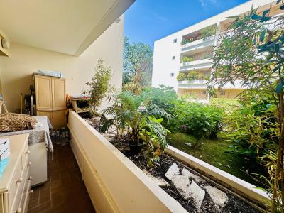 Apartment with Balcony and Garden