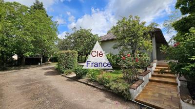 Detached House with Glorious Landscaped Garden