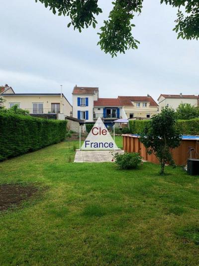 Pretty House in Quiet Sector of Town with Garden