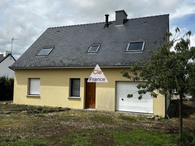 Modern Detached House with Outbuilding