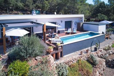 Detached Villa in an Oasis of Clam with Pool