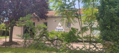 Detached House with Garage and Garden