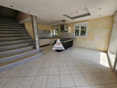 Contemporary Detached House with Covered Pool