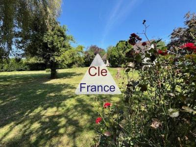 Detached House with Garden in Great Location