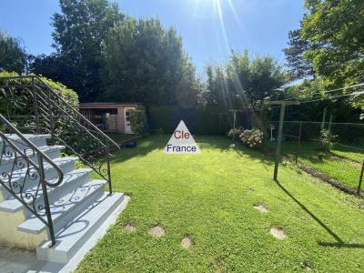 Beautiful House with Garden and Garage