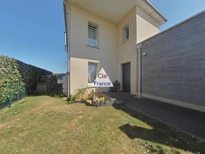 Contemporary Detached House with Garden