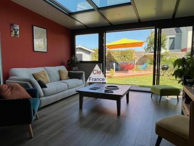 Contemporary Detached House with Garden