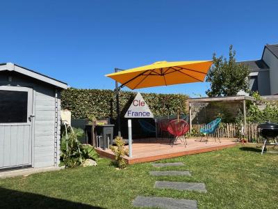 Contemporary Detached House with Garden