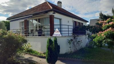 Detached House with Garden and Sun Terrace