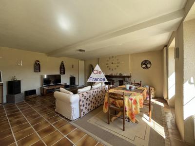 Detached Country House with Direct Access to River