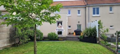 Traditional House with Garden