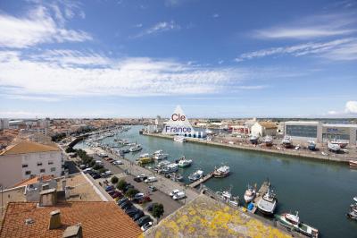 Coastal Apartment with Panoramic Views