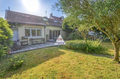 Character Traditional House with Garden