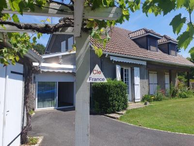 Detached House with Pool and Mature Garden