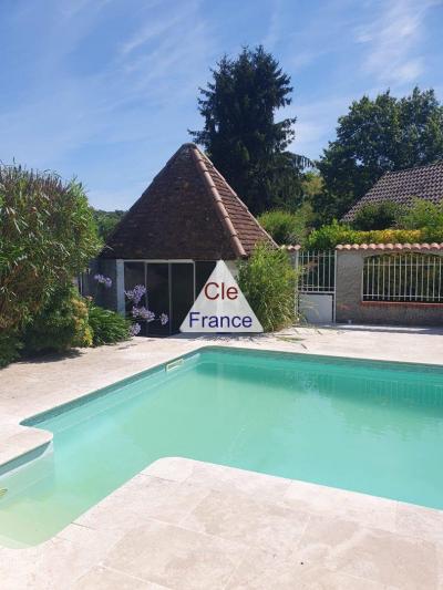 Detached House with Pool and Mature Garden