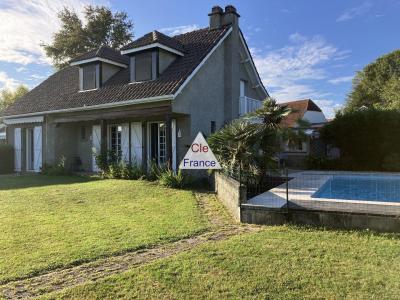 Detached House with Pool and Mature Garden