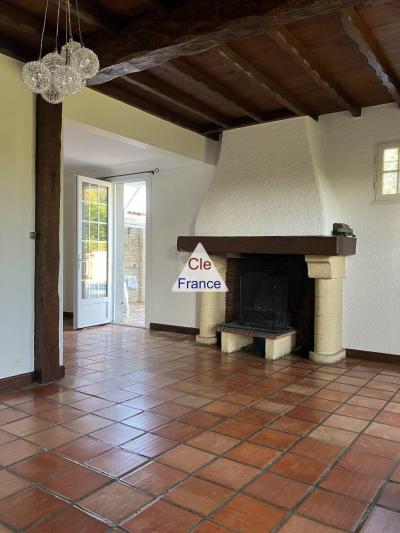 Detached House with Pool and Mature Garden