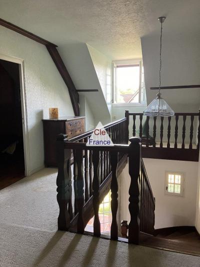 Detached House with Pool and Mature Garden