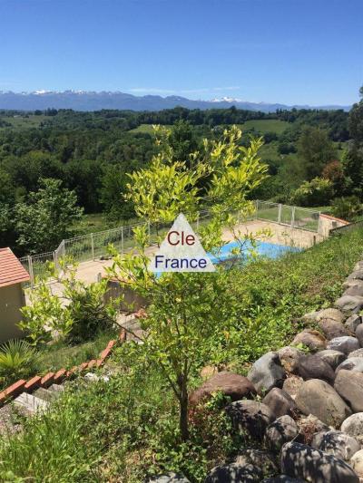 Detached Villa with Pool and Mountain Views