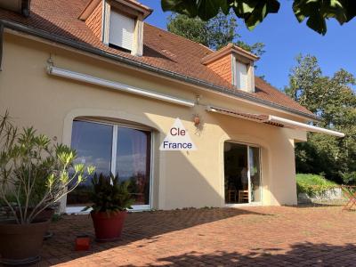 Detached Villa with Pool and Mountain Views