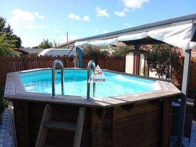 Stunning House with Conservatory and Swimming Poo