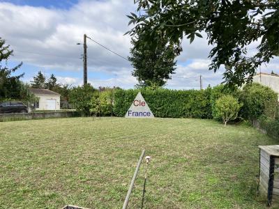 Chateauneuf . Beau Terrain Plat A