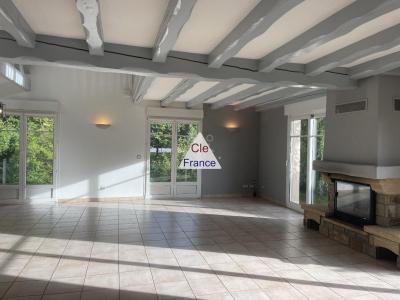 Huge Detached House with Lovely Garden