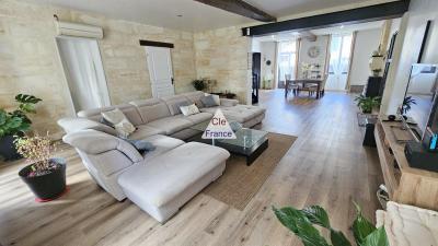 Detached Country House with Swimming Pool
