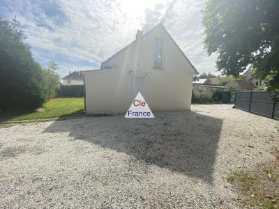 Modern Detached House with Garden