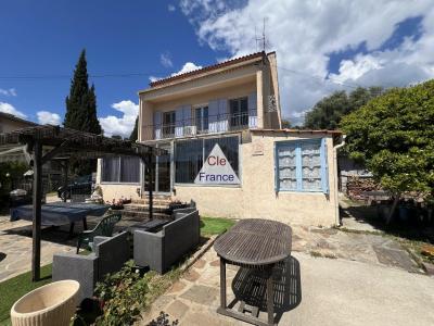 Detached Villa by the Coast with Landscaped Garden