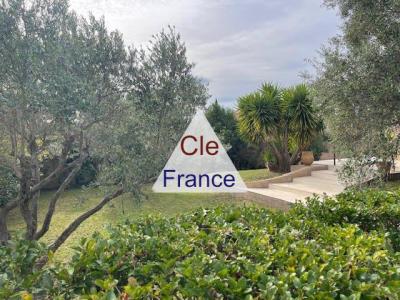 Detached Villa with Swimming Pool