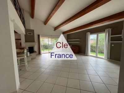 Detached Villa with Swimming Pool